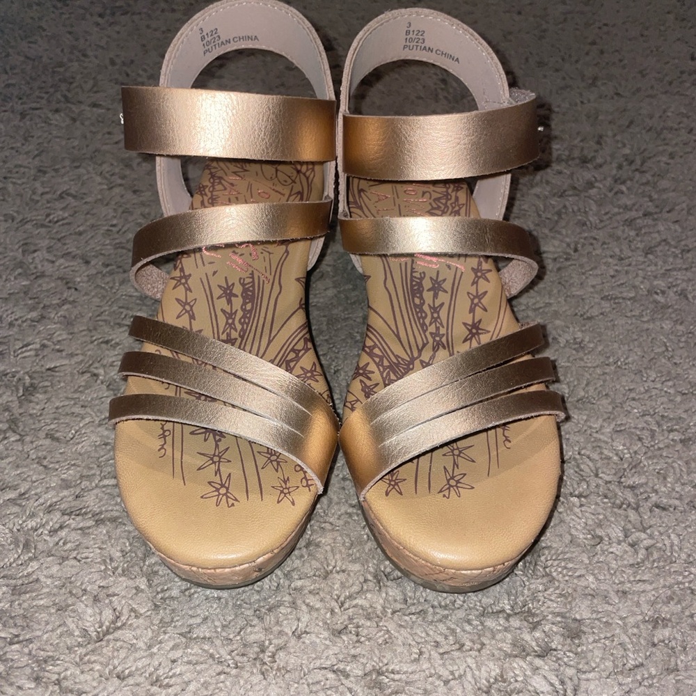 Stylish Gold Strappy Sandals